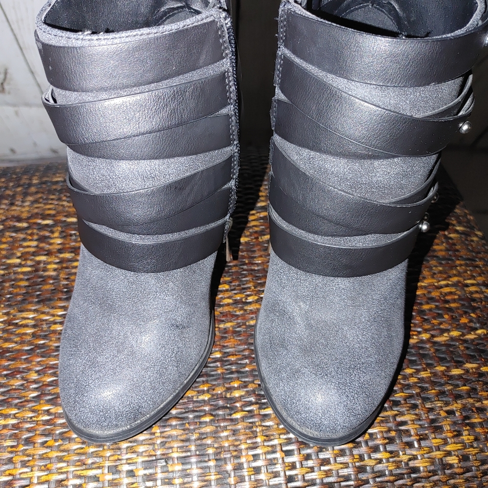 Boots - Picture 7 of 7